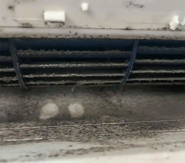 通榆空调吹的风有股烧焦味是怎么回事